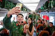 满载情谊的列车


